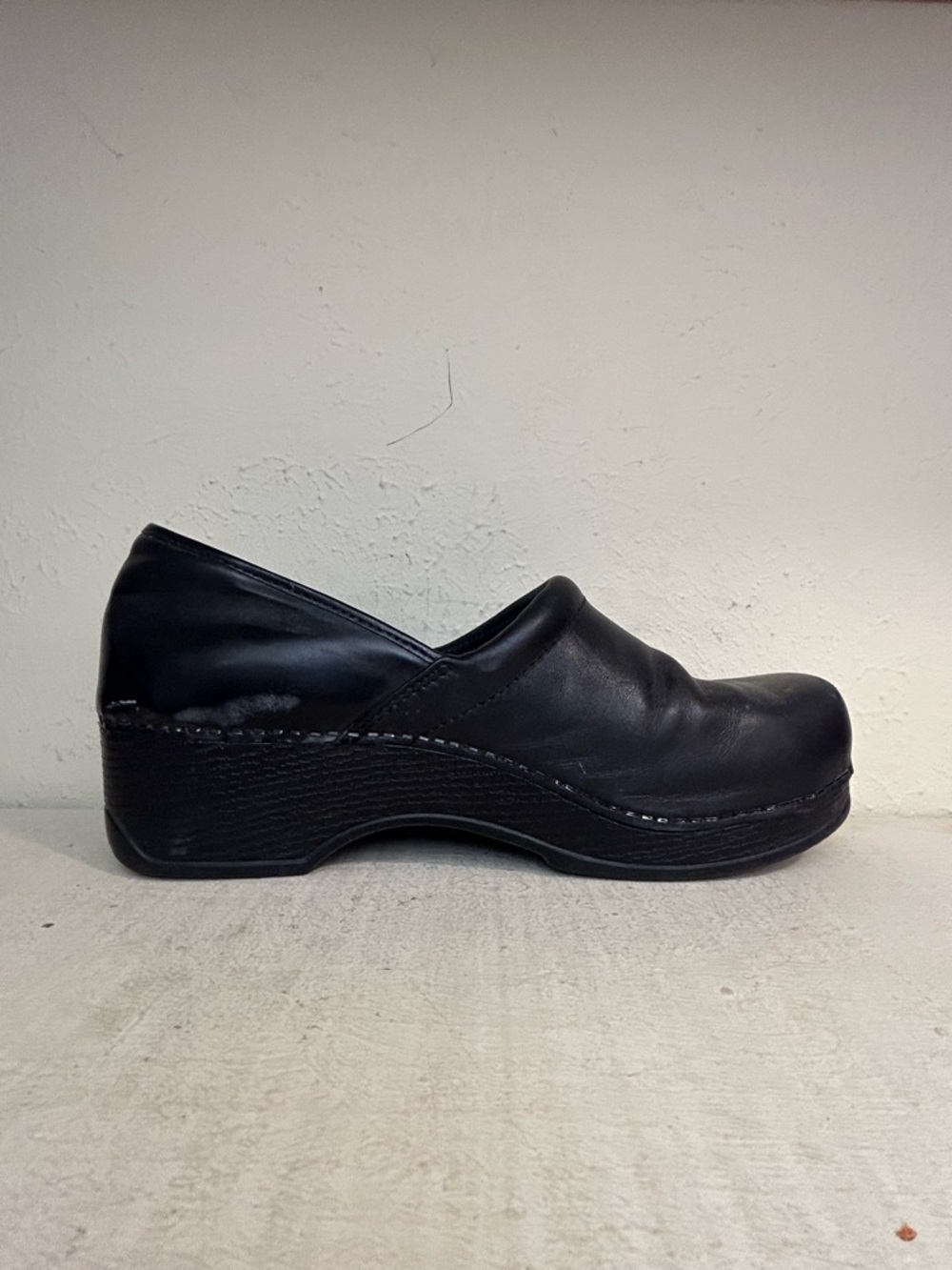 G.H. Bass & Co. Black Leather Slip-On Clog - Picture 3 of 15